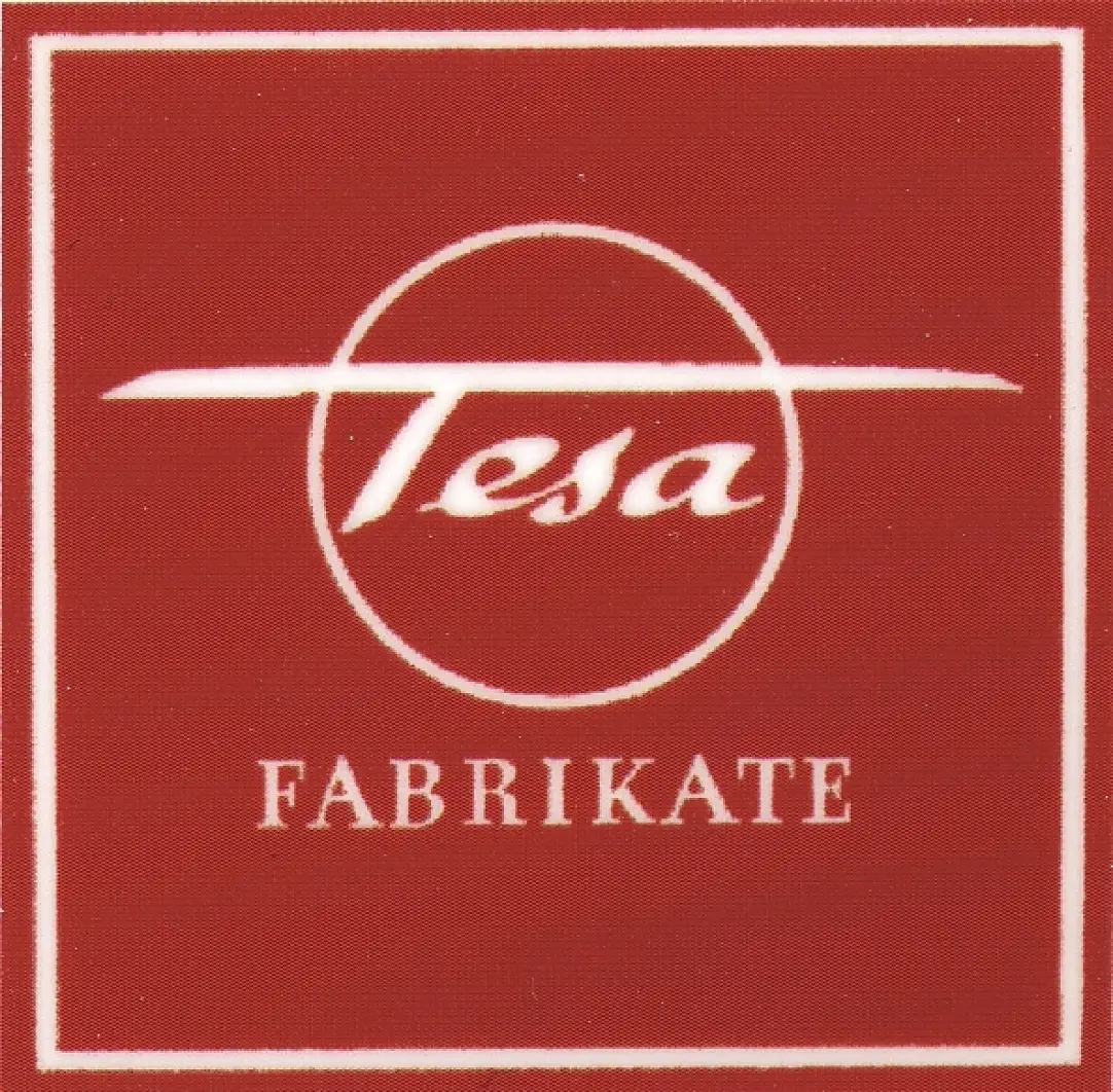 tesafilm® 品牌名称是由 “tesa-Klebefilm”（tesa 自粘胶带）的缩写而得来。tesa 演变成为本集团所有自粘胶带产品的主品牌。