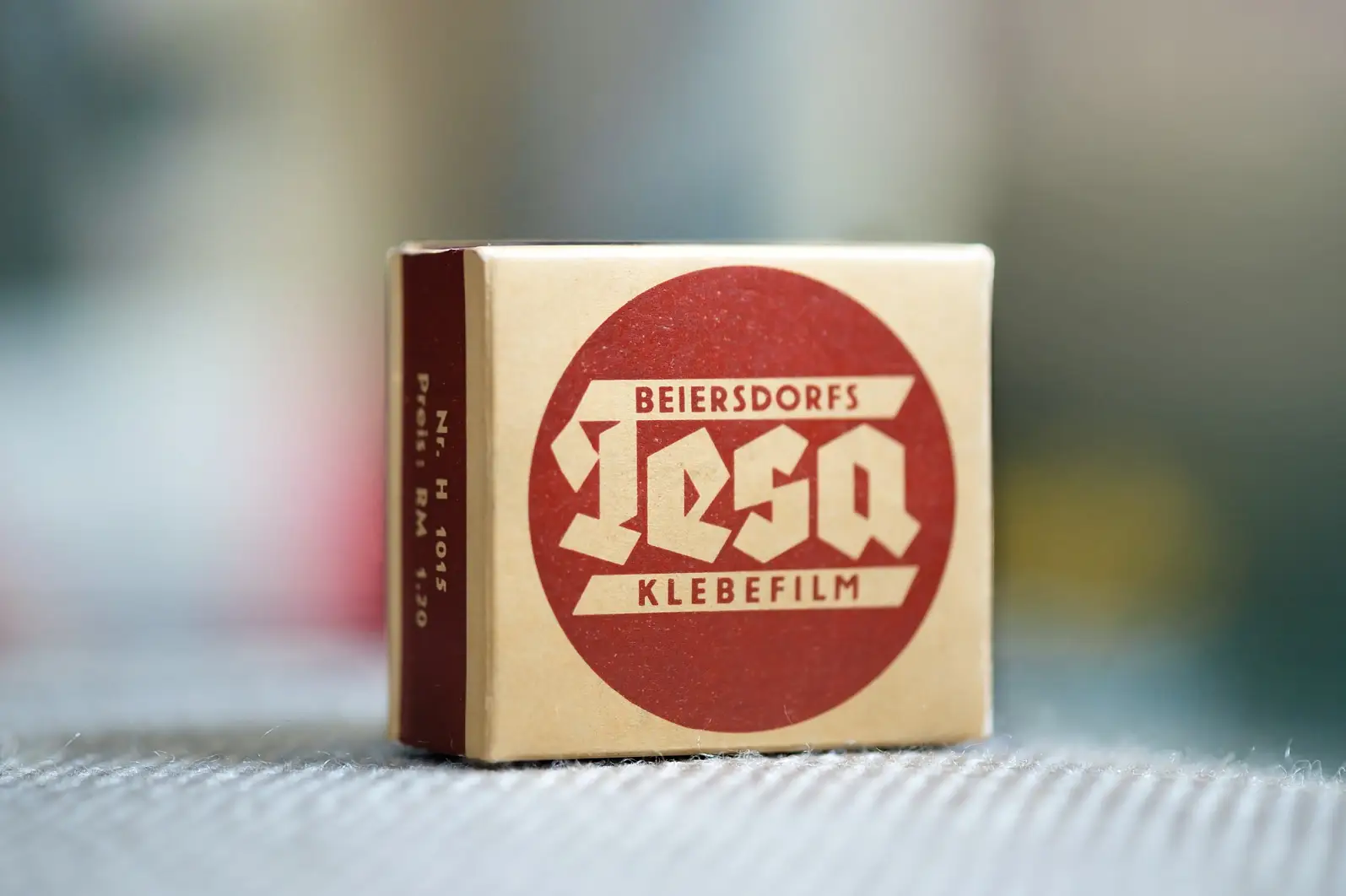 我们的经典产品是1936年带包装的tesafilm®透明胶带。