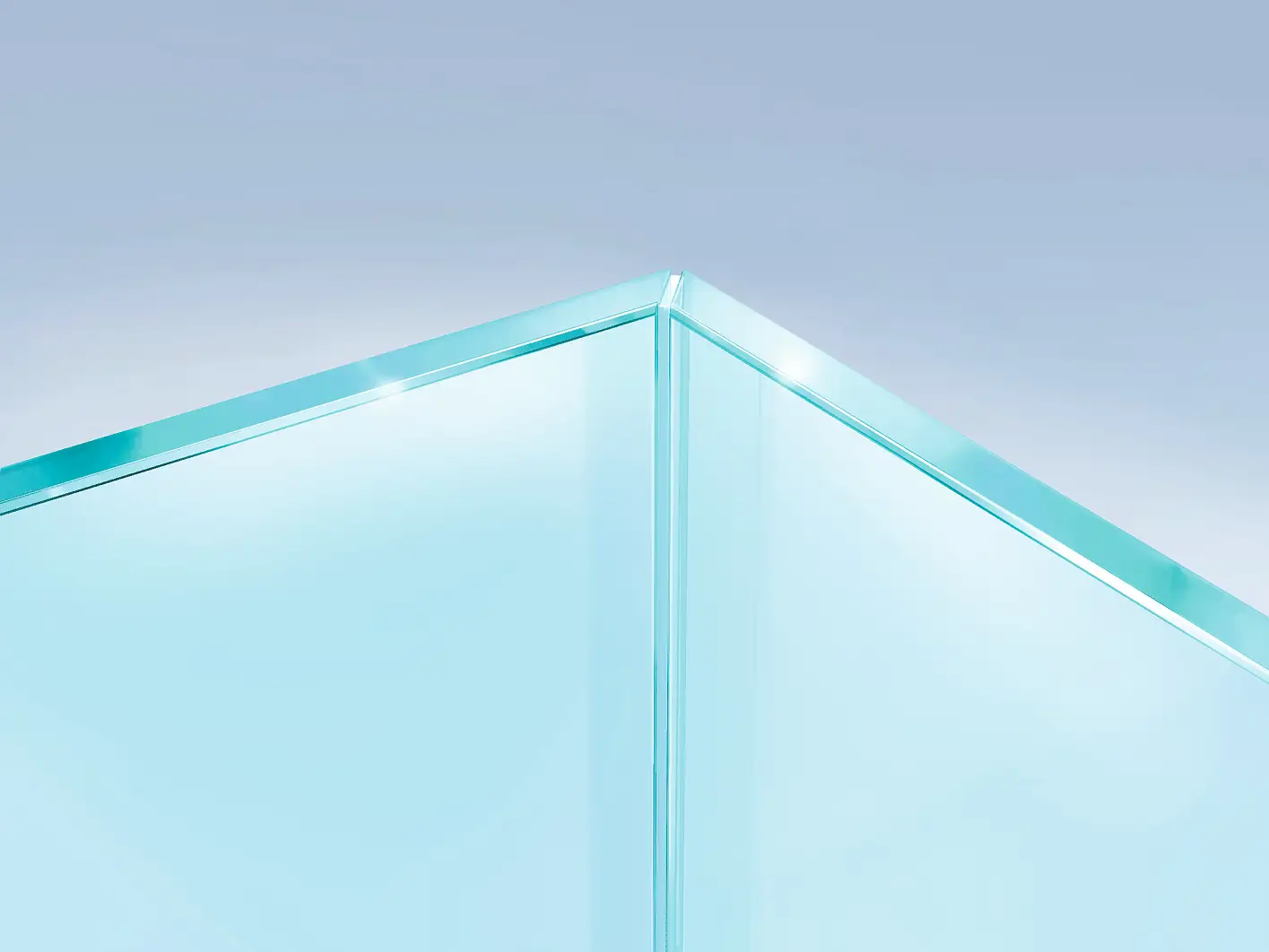 玻璃面板以 45° 角粘接，形成透明折角
