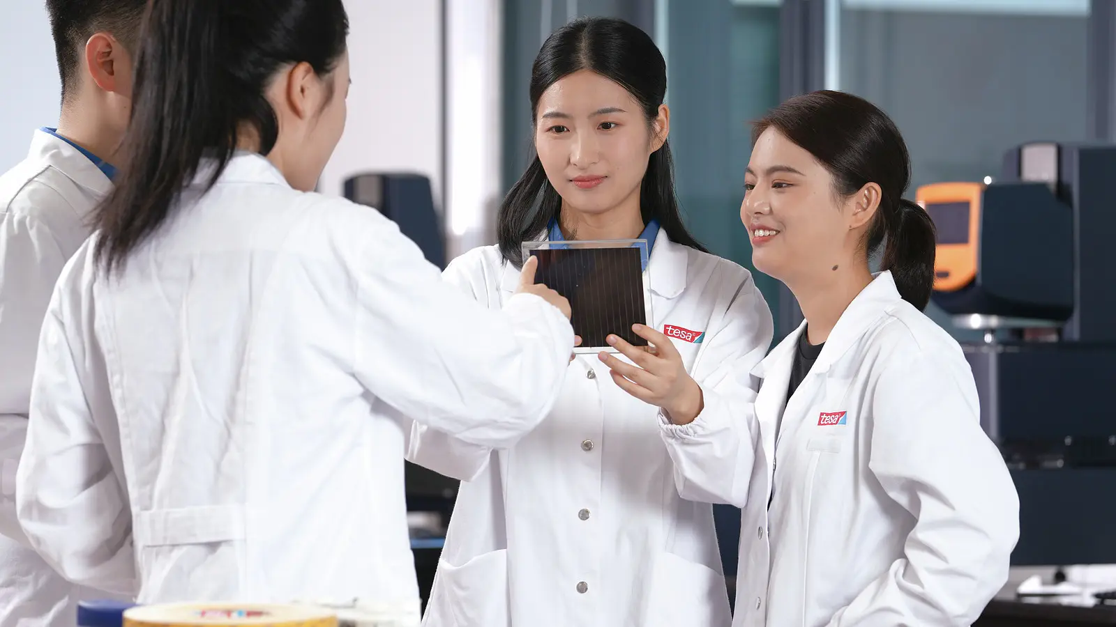 tesa-laboratory-conversation-010-mood-Screen