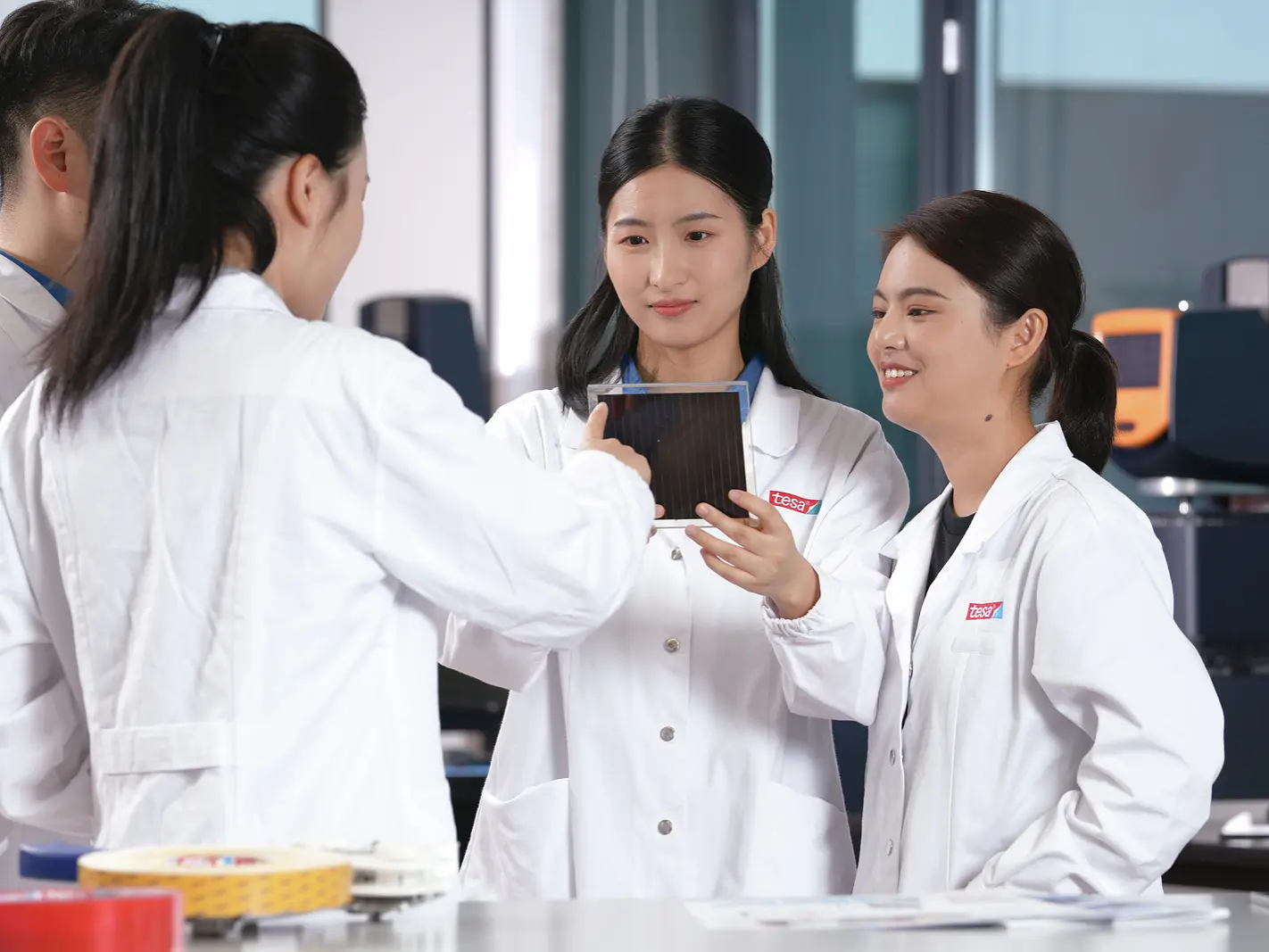 tesa-laboratory-conversation-010-mood-Screen